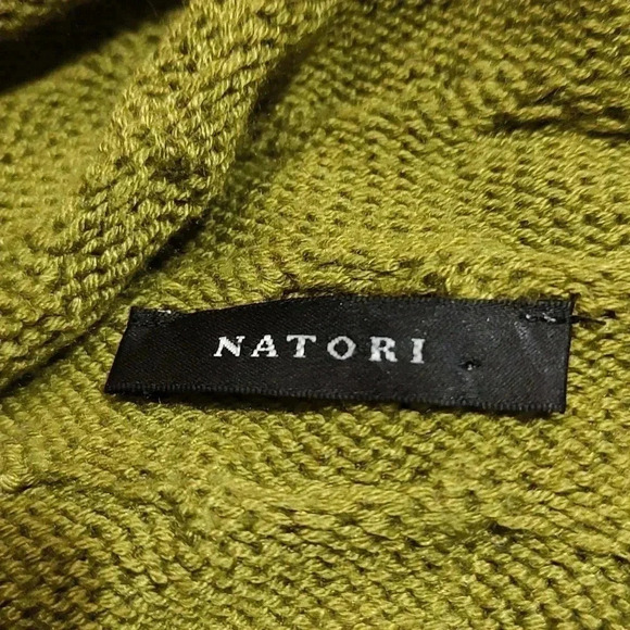 Natori Turtleneck Wedge Top - Picture 4 of 5